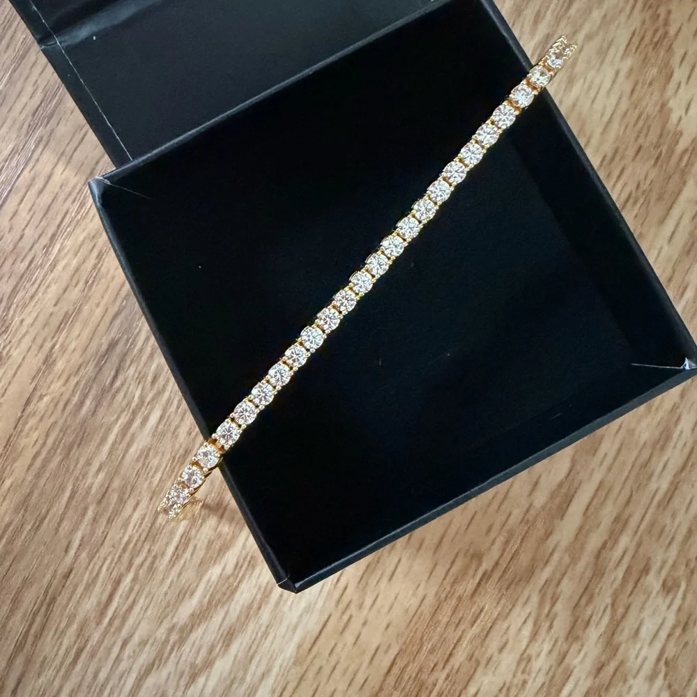 THE M JEWELERS never worn